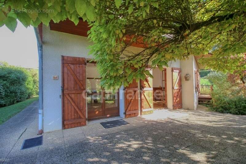 Maison à CHALLES-LES-EAUX