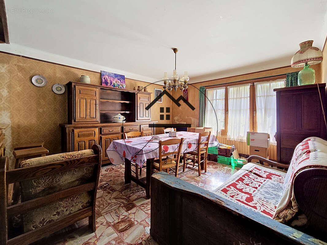 Maison à CIRES-LES-MELLO