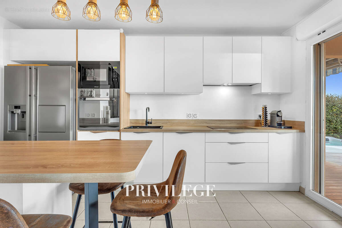 Appartement à SAINT-LAURENT-DU-VAR