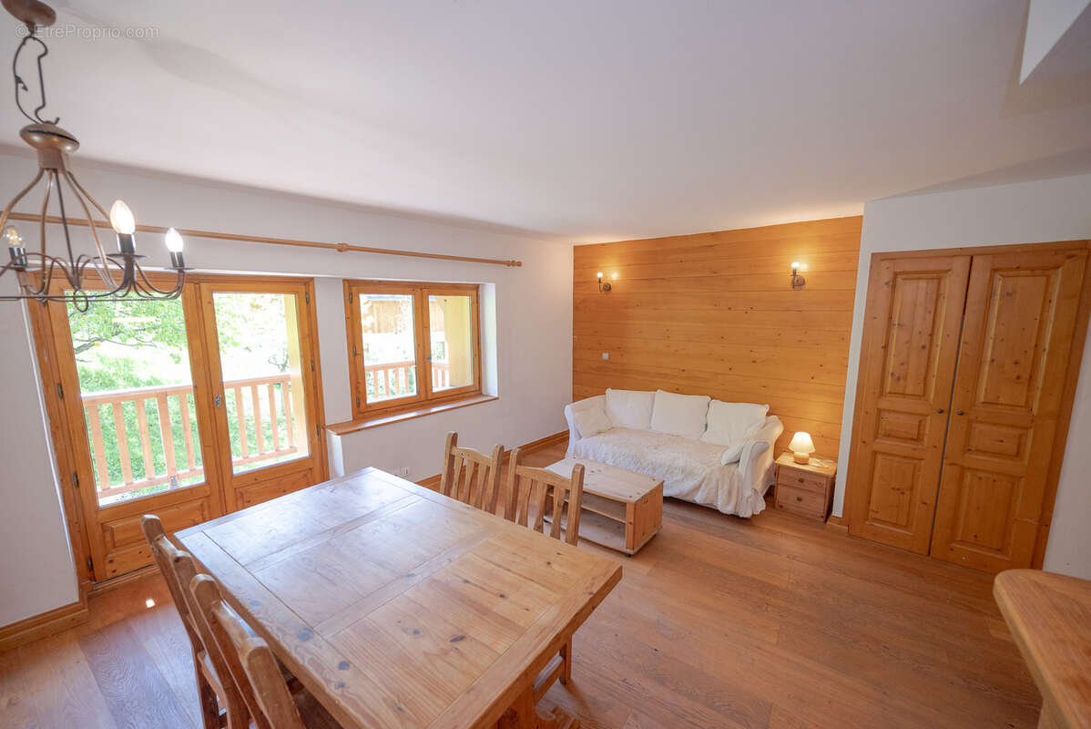 Appartement à LES ALLUES
