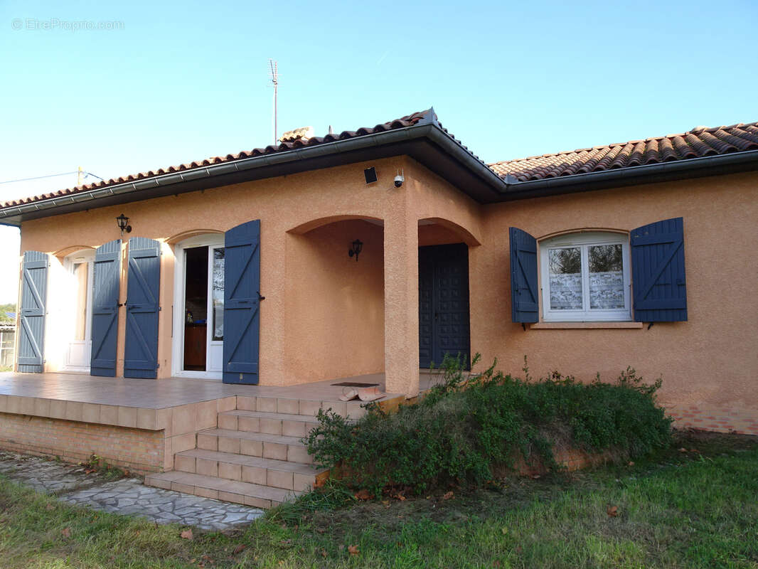 Maison à MONTAIGUT-SUR-SAVE