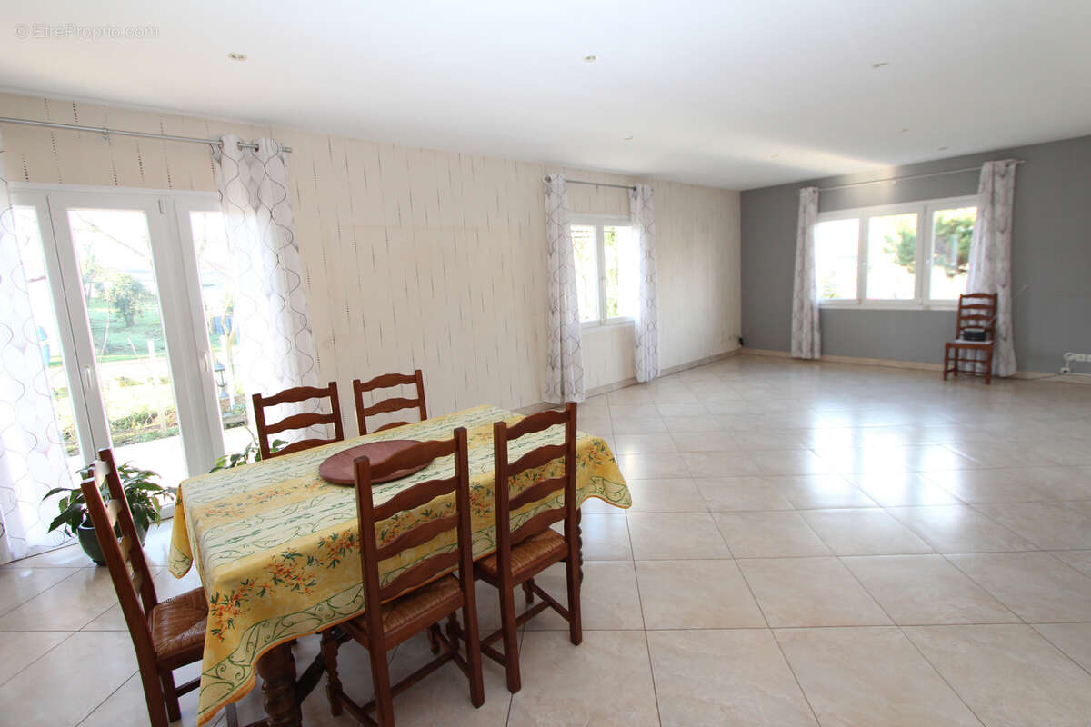 Maison à SAINTE-MARIE-AUX-CHENES