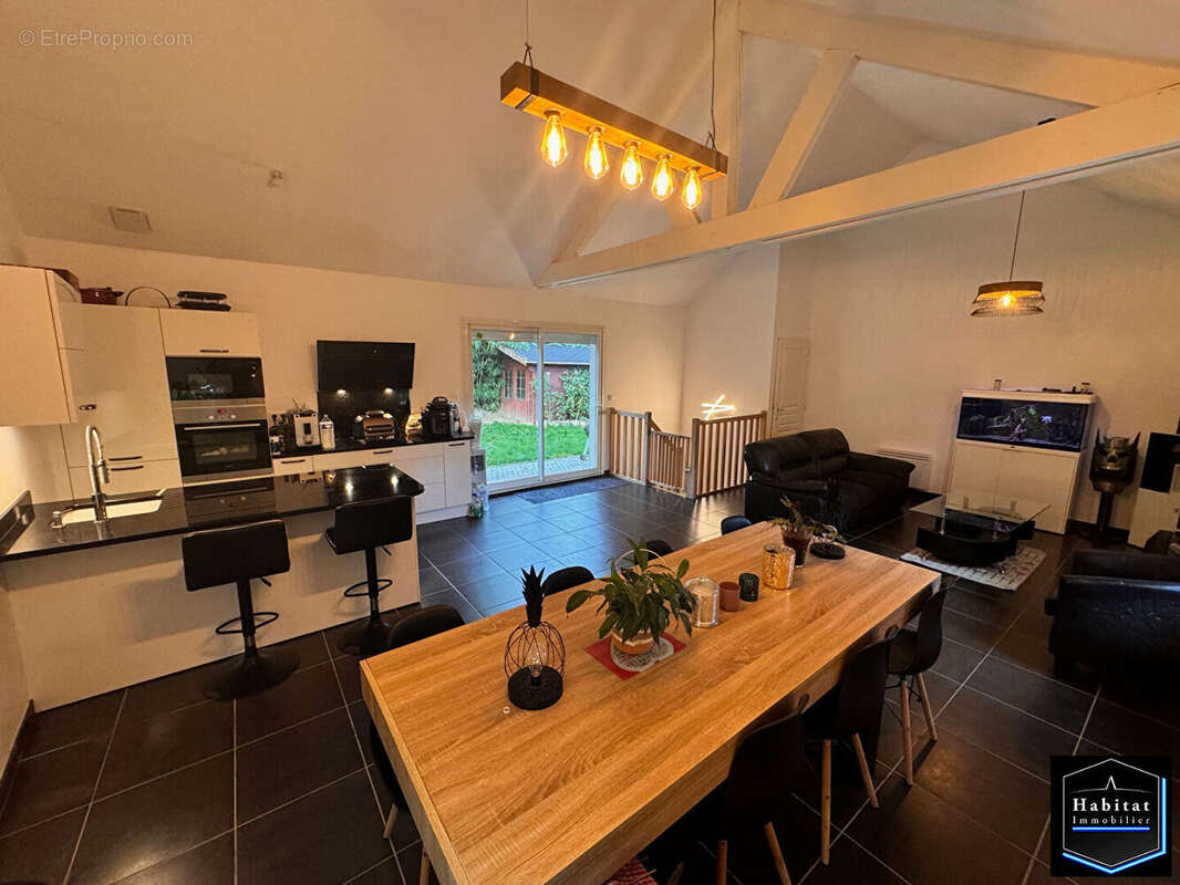 Maison à LE PLESSIS-BELLEVILLE