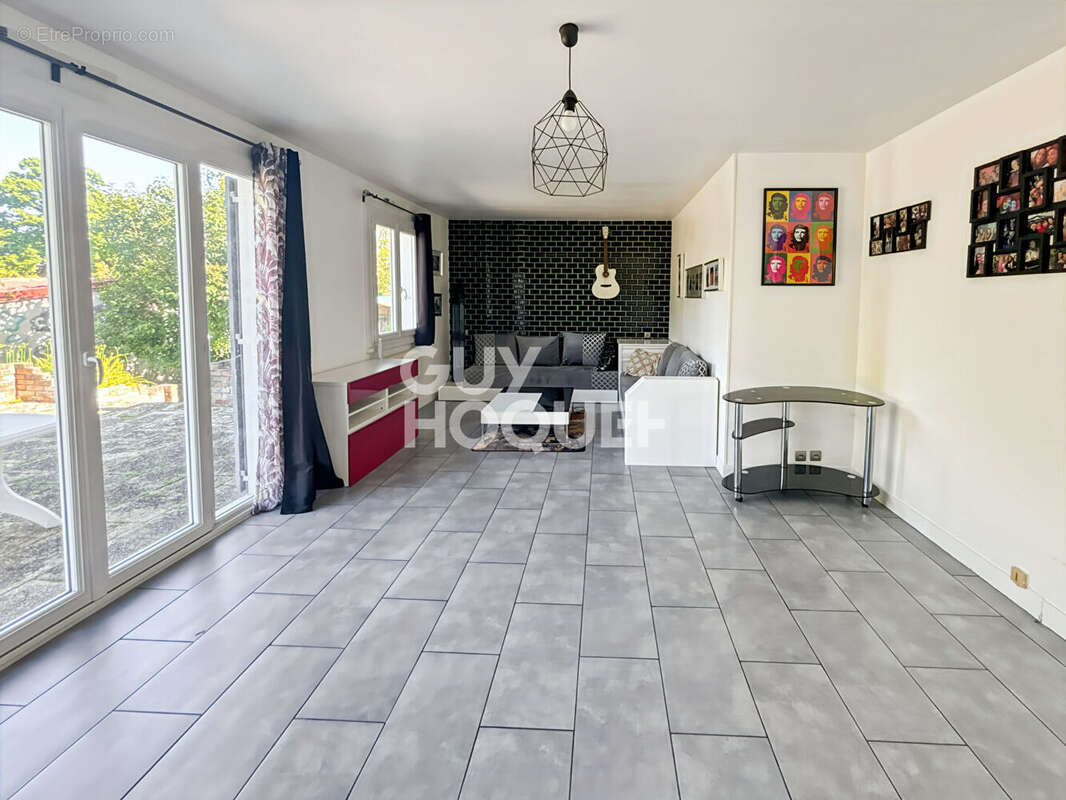 Maison à BERNAY-VILBERT