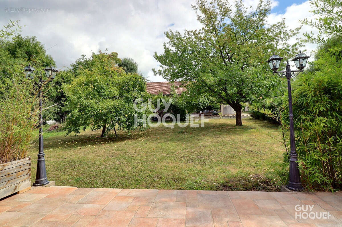 A VENDRE Villa Brétigny Sur Orge 11 pièces 247 m2 sur 1000 m² de terrain - photo 3
