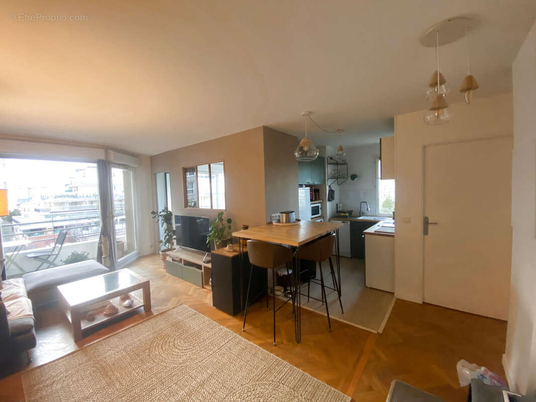 Appartement à COURBEVOIE