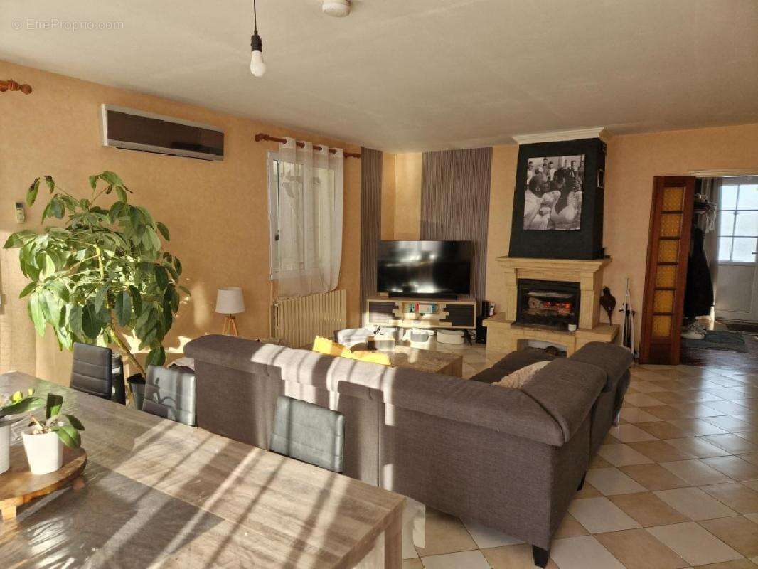 Maison à SAINT-ELIPH