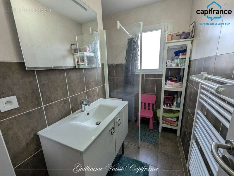 Maison à vendre 5 pièces - 3 chambres - VOUNEUIL SOUS BIARD (86) - photo 6