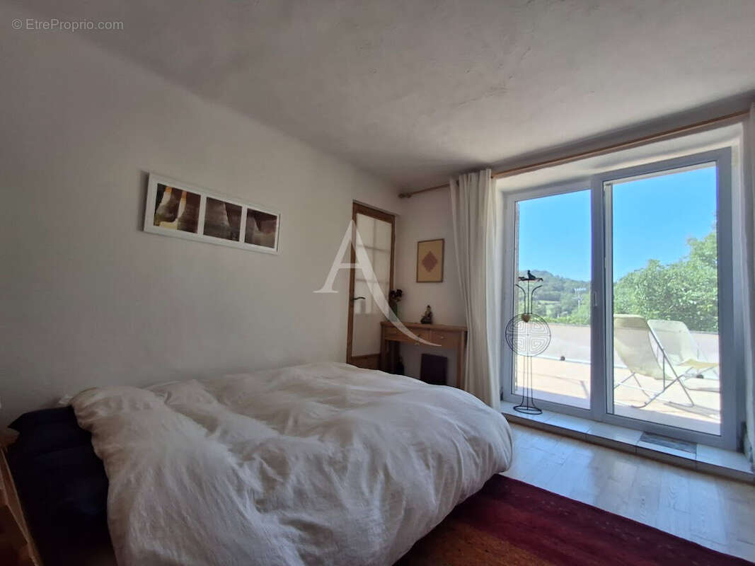 Maison à ROQUEREDONDE