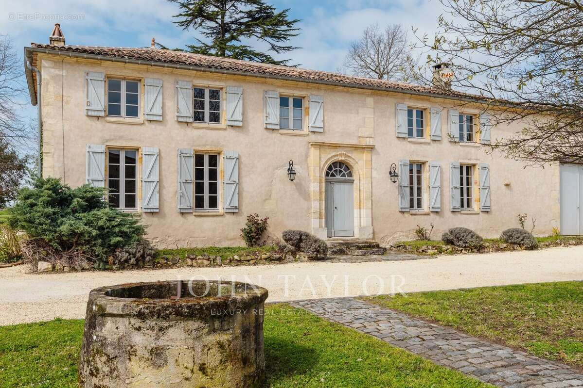 Maison à SAINT-EMILION