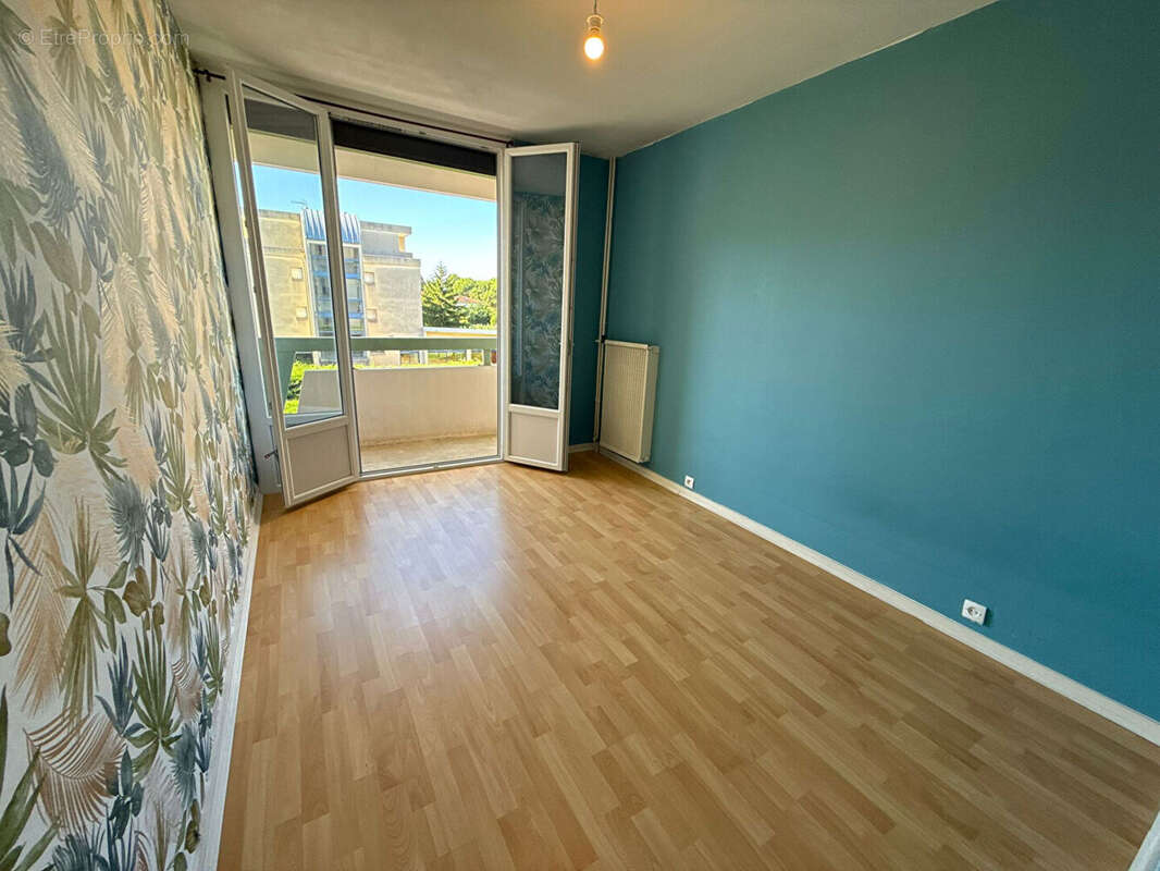 Appartement T3 de 80 m² avec garage, cave et stationnement - Guilherand-Granges - photo 14