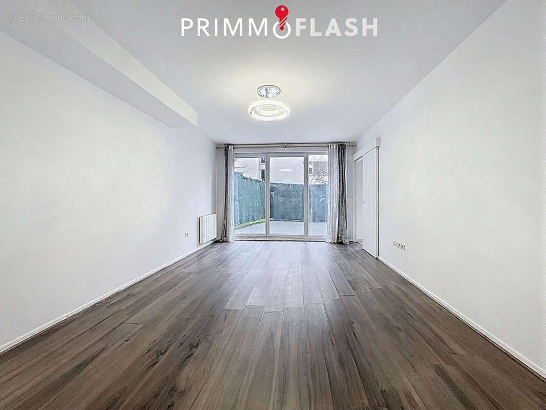 La Courneuve - Superbe 3 pièces de 62,45 m² + 2 grandes terrasses privatives (43,50 m²) + parking - photo 4