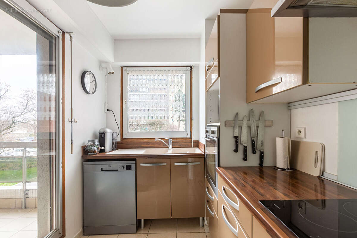 Appartement à COURBEVOIE