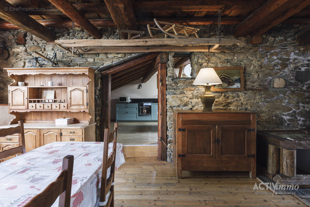 Maison à SAINT-JEAN-DE-BELLEVILLE