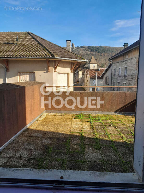 Appartement à CHAVANNES-SUR-SURAN