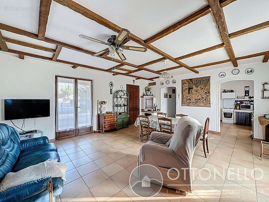 Maison à ROQUEBRUNE-SUR-ARGENS