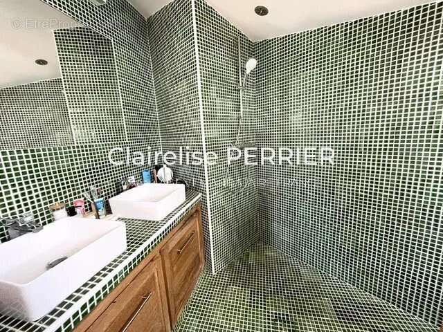Exclusivité - au cœur du village de sillans-la-cascade - photo 7