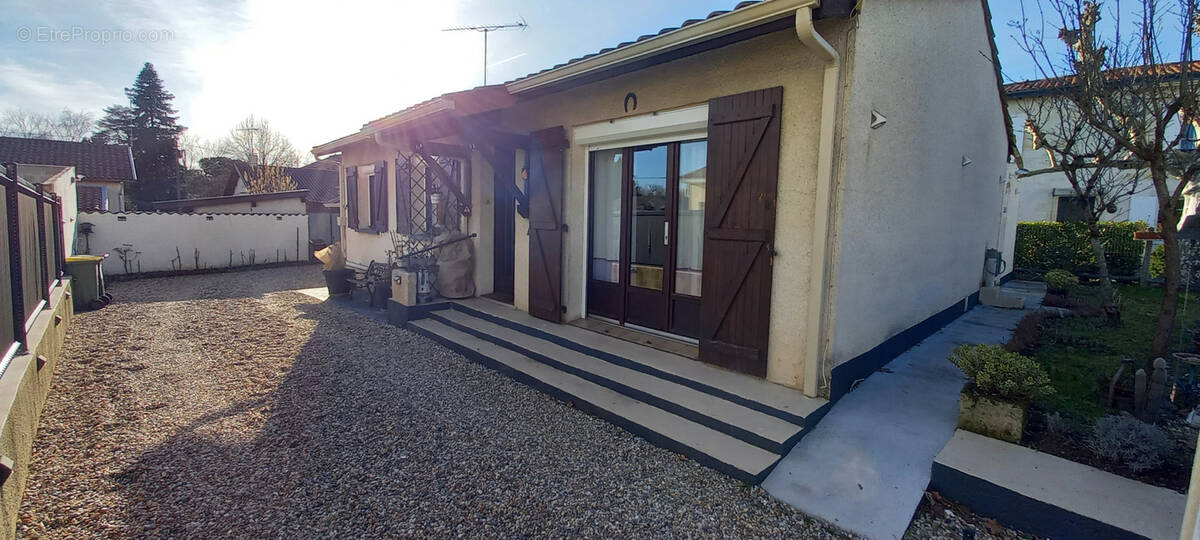 Maison à AMBARES-ET-LAGRAVE