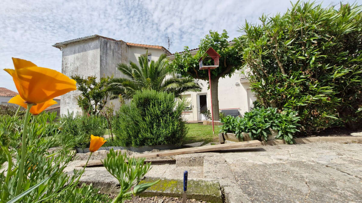 Maison à MORTAGNE-SUR-GIRONDE