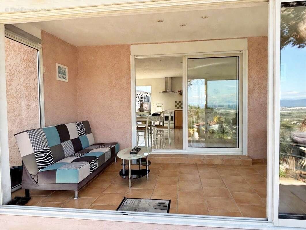 Maison à ROQUEBRUNE-SUR-ARGENS
