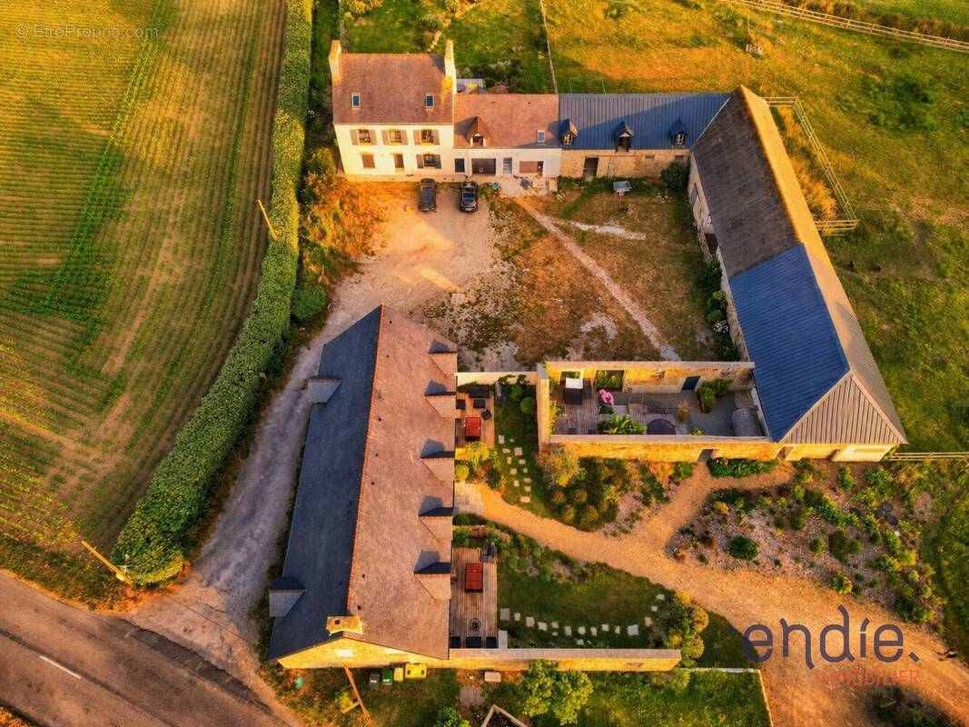 Commerce à PLONEVEZ-PORZAY