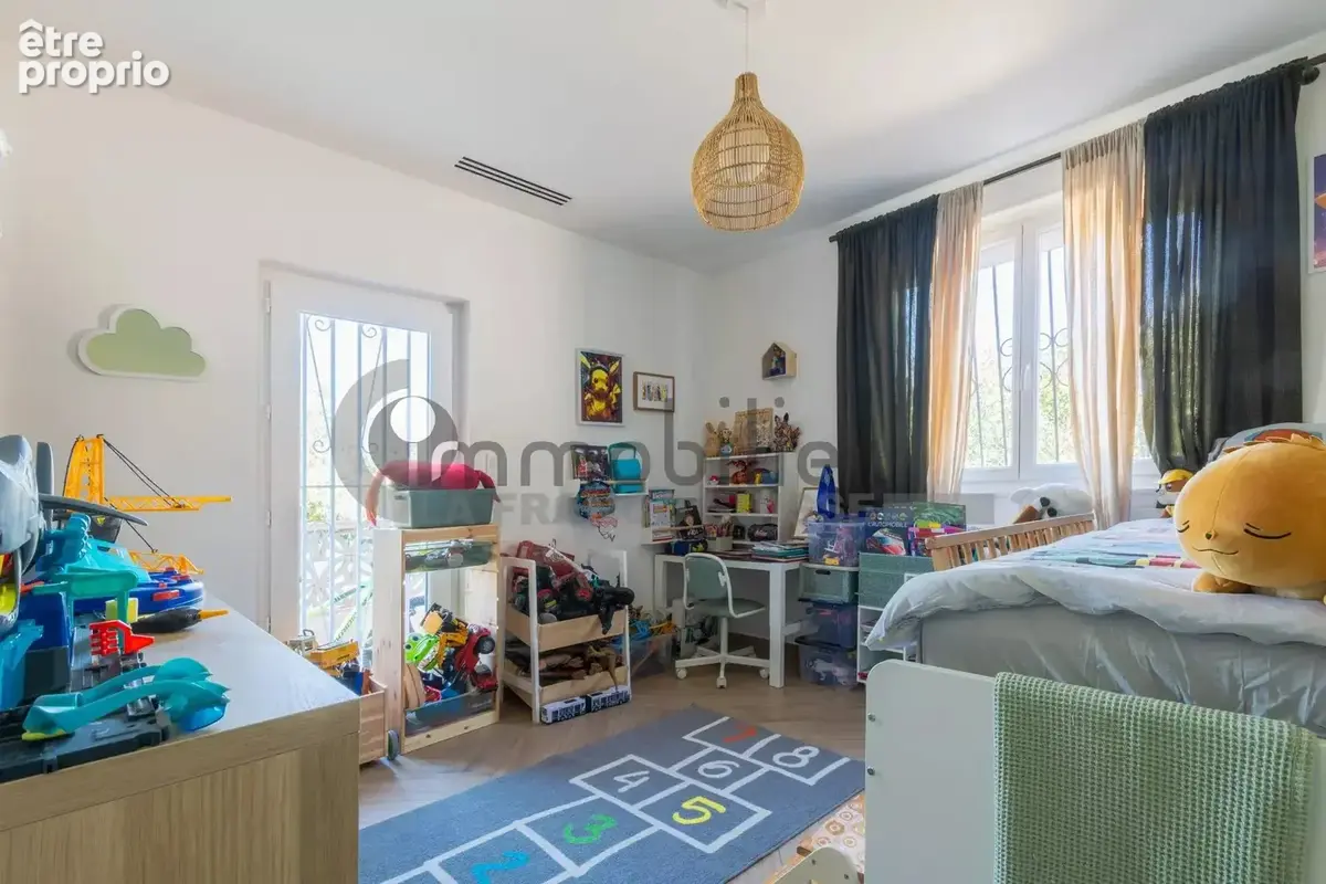 Appartement de 118m² avec piscine privative, terrasse, jardin et stationnements - photo 24