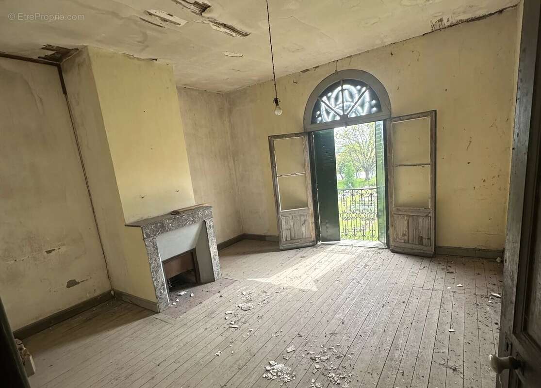 Maison à NEGREPELISSE