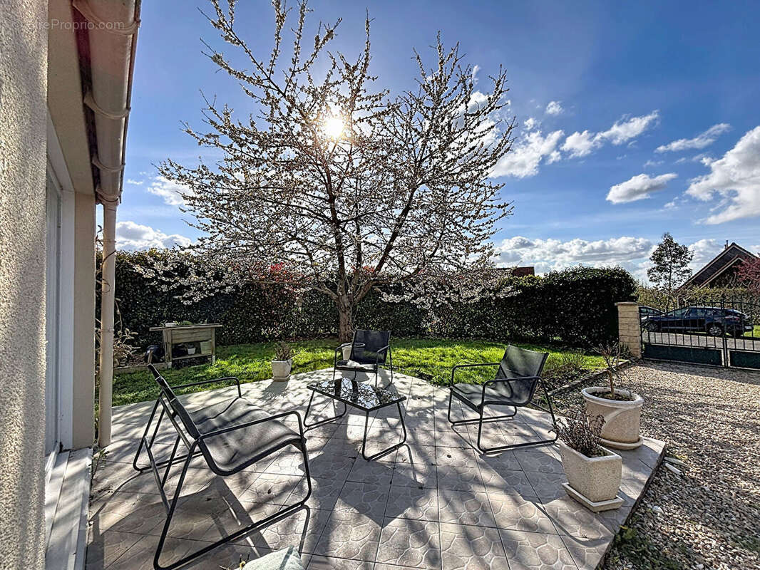 Maison à SAINT-SAMSON-DE-LA-ROQUE