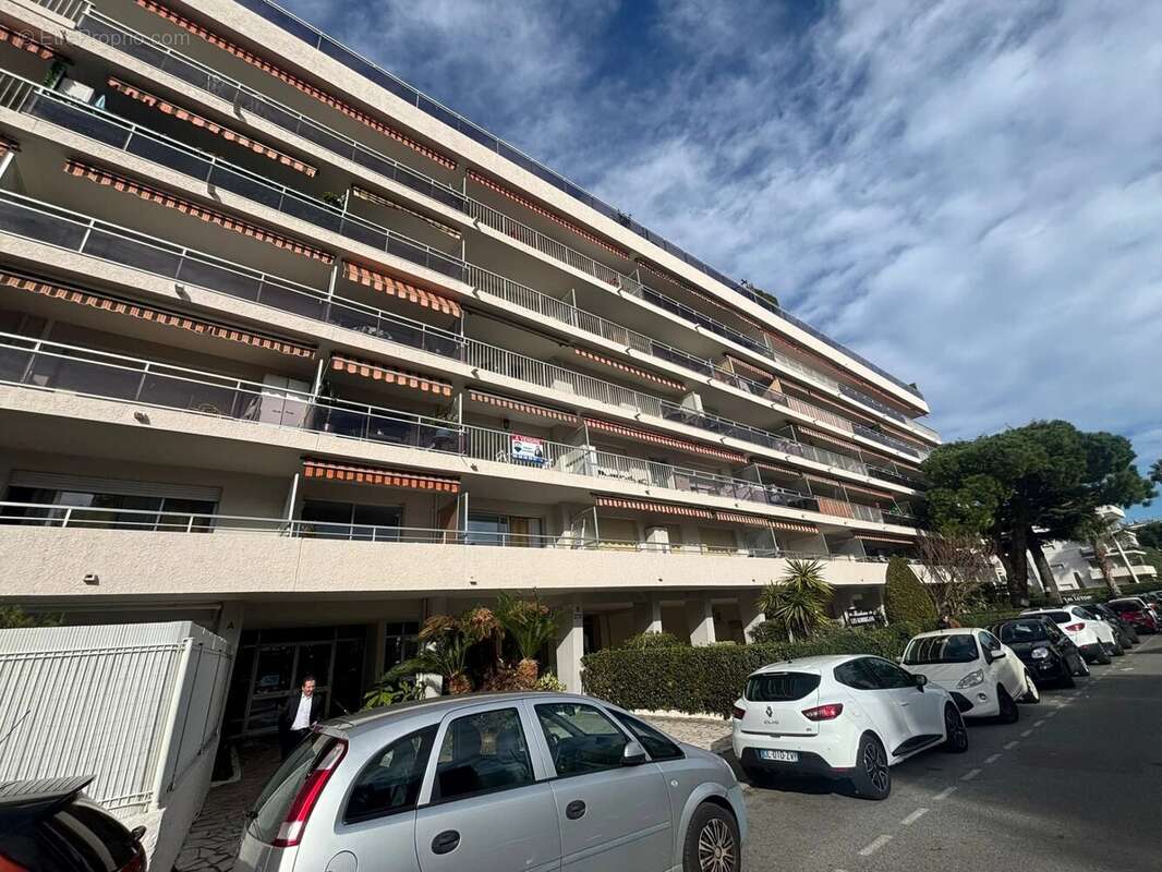 Appartement à SAINT-LAURENT-DU-VAR