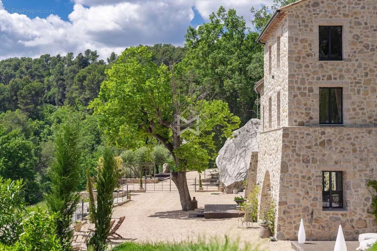 Maison à TOURRETTES