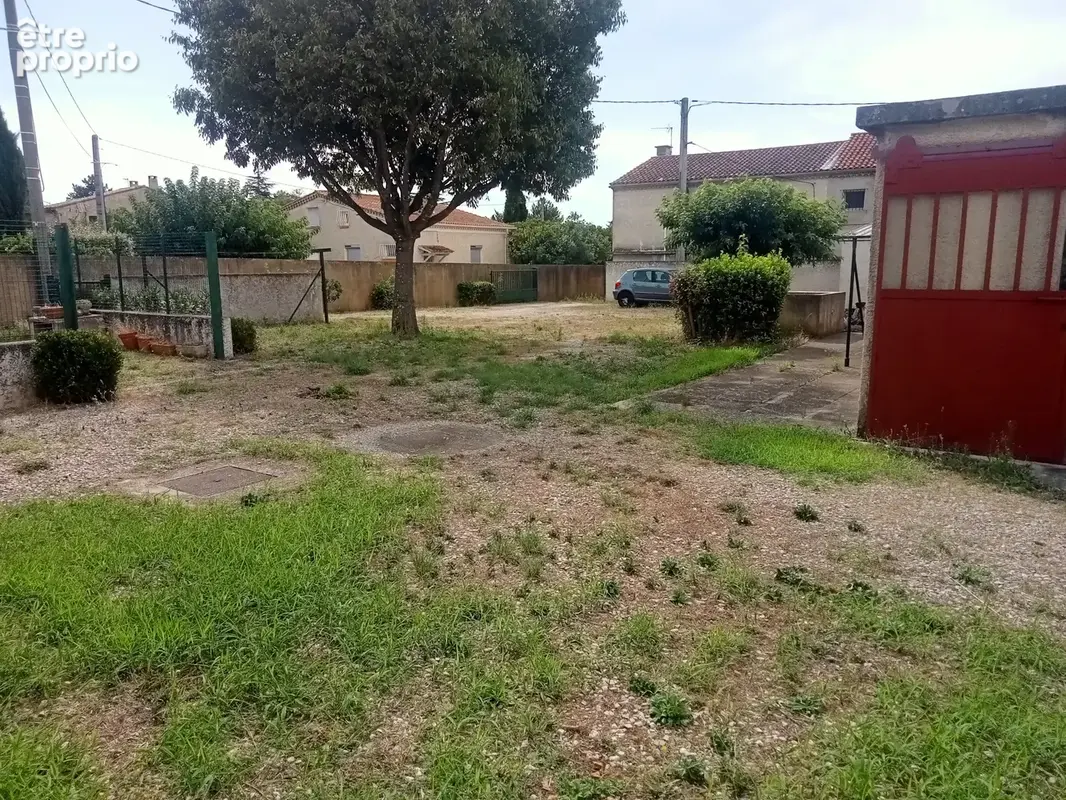 Villa avec 2 logements plus nombreuses dépendances et garages - photo 13