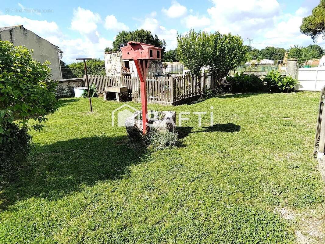 Maison 199 m² à Semoussac  - photo 4