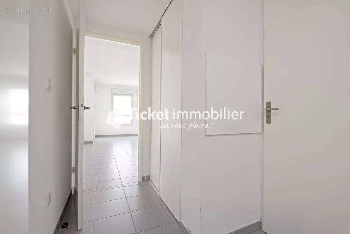 Appartement t3 61m2 cornebarrieu avec balcon, deux places de parking, concierge etc... - photo 7