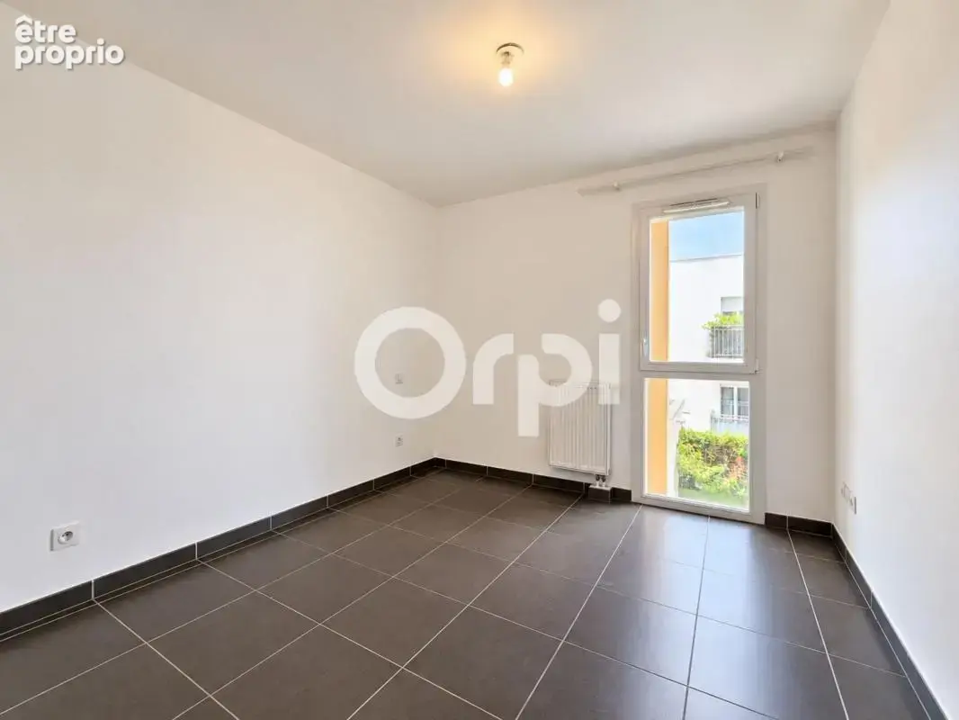 Proche commerces & transports - 2 chambres - garage - photo 4