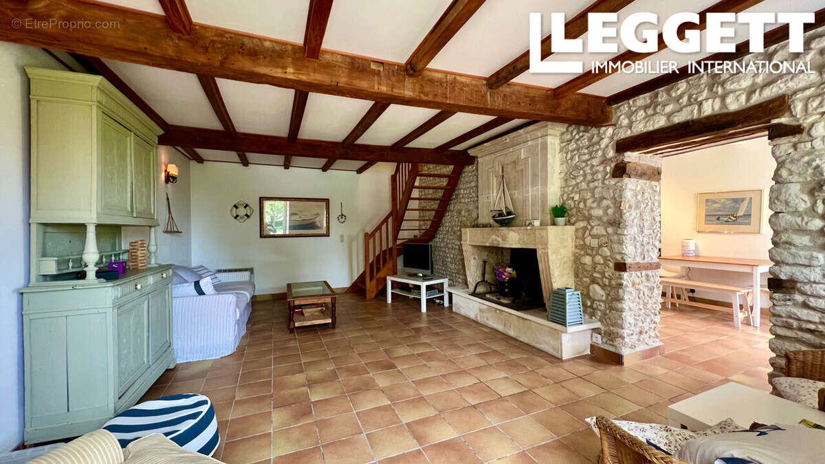 Maison à CHENAC-SAINT-SEURIN-D'UZET