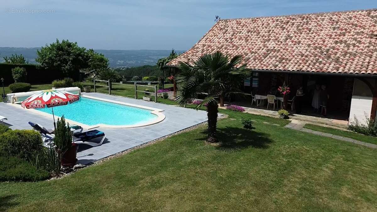 Maison à SAINT-LAURENT-LES-TOURS