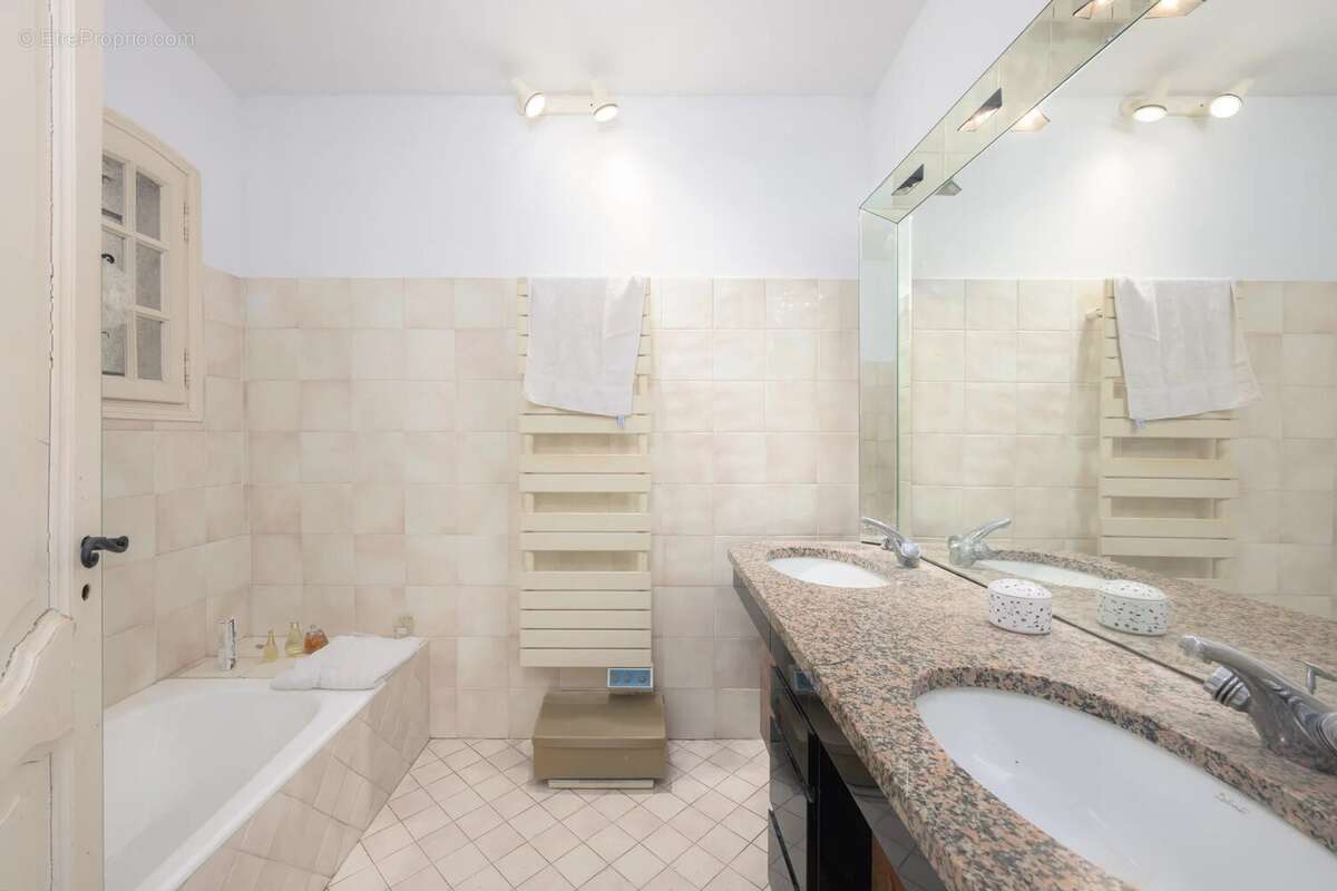 Maison à MOUGINS