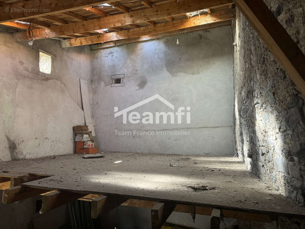 Maison à LA ROCHE-BLANCHE