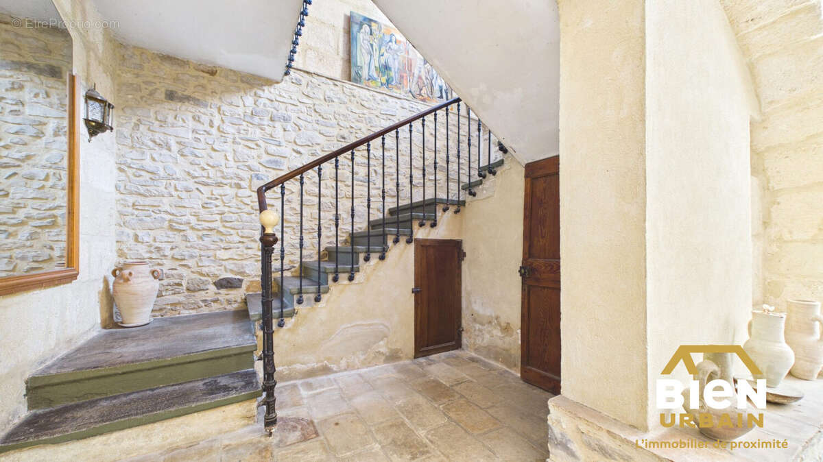 Maison 290 m² à Calvisson  - photo 6