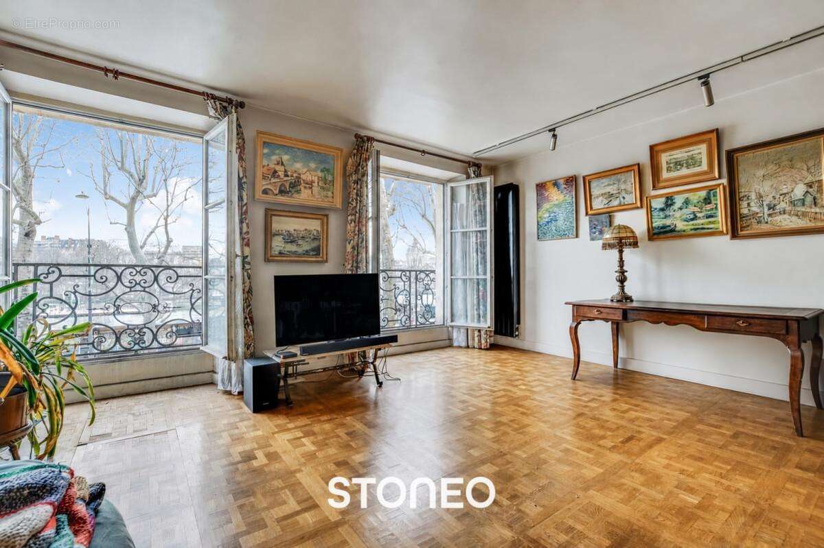 Appartement à PARIS-1E