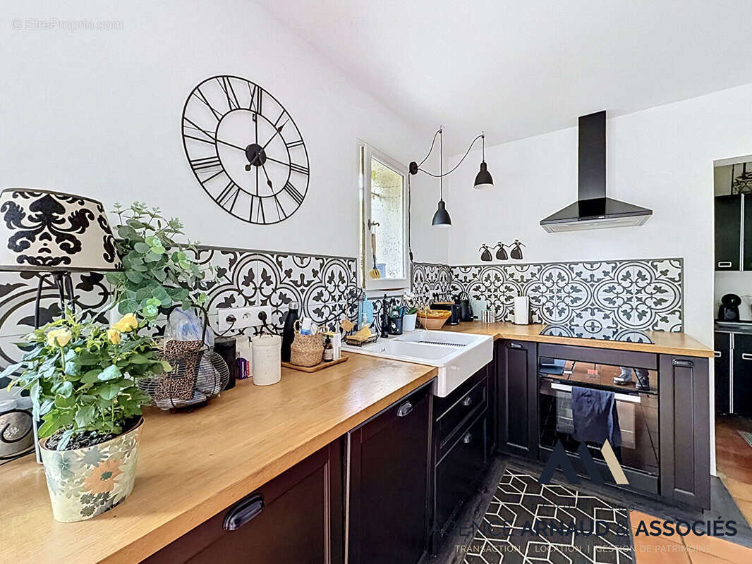 Belle propriété familiale avec piscine sur vaste terrain arboré - photo 8