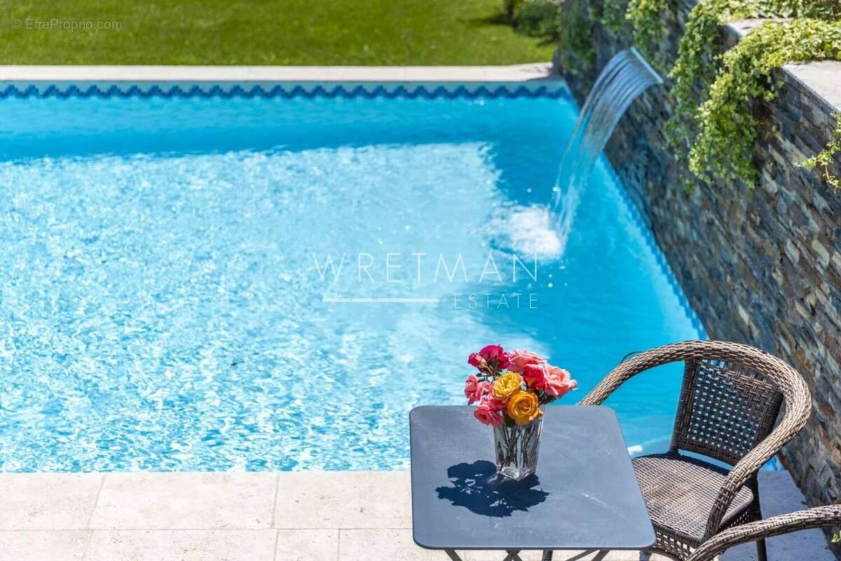 Maison à CHATEAUNEUF-GRASSE