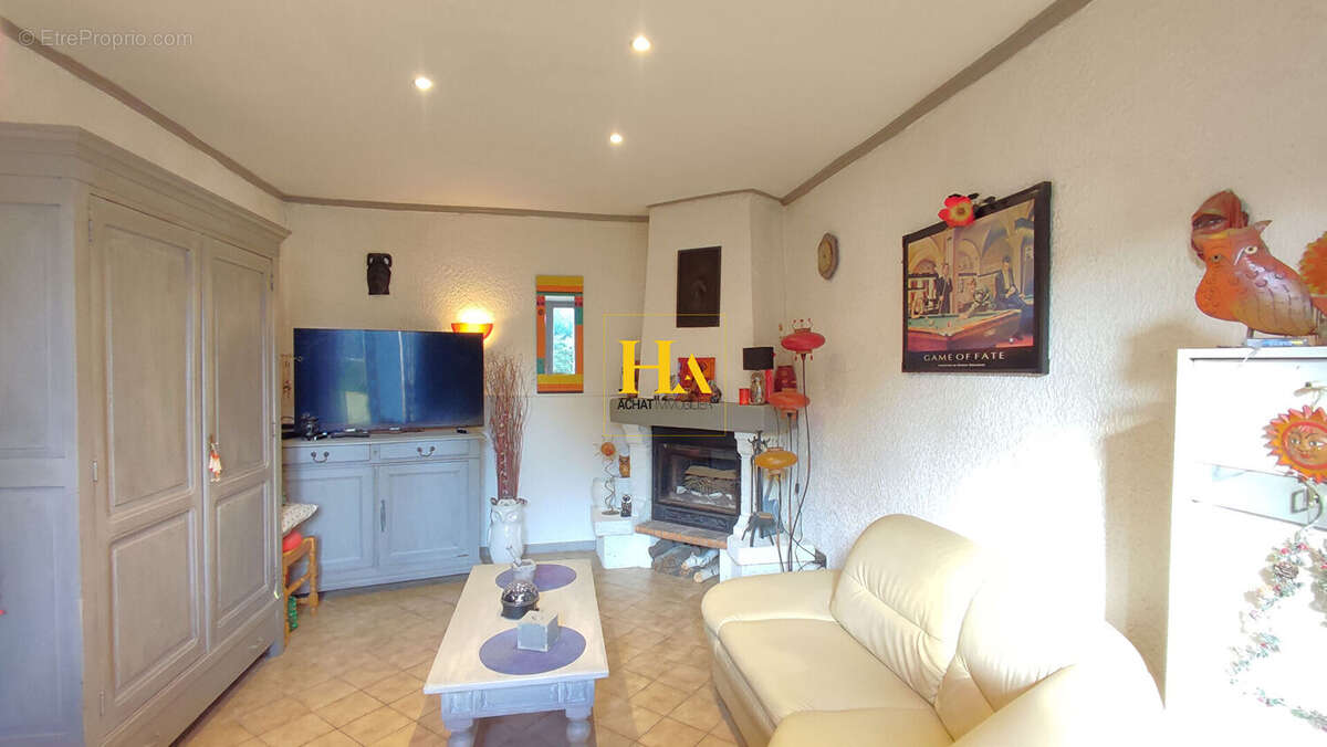 Maison à CHANOS-CURSON