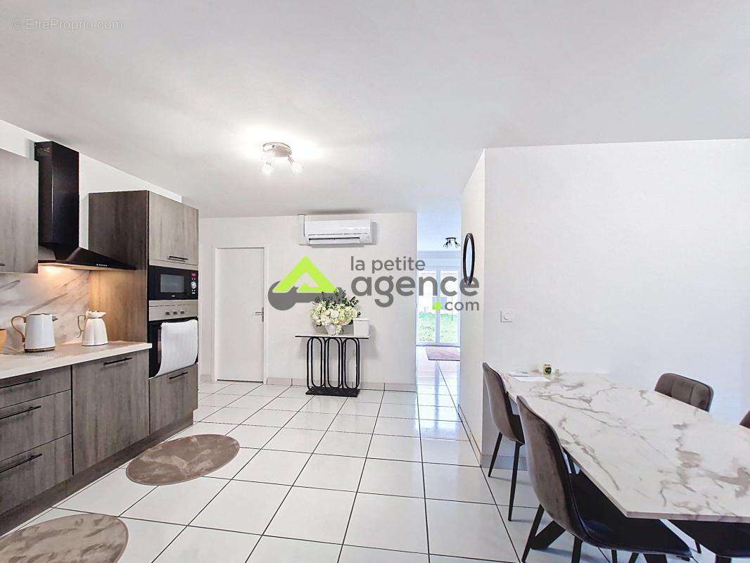 Maison à SAINTE-FEYRE