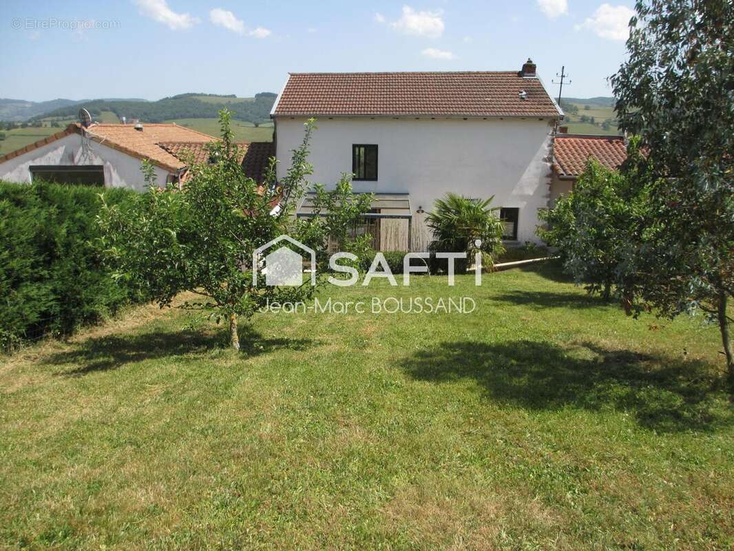 Maison 324 m² à Saint-Pierre-Le-Vieux  - photo 5