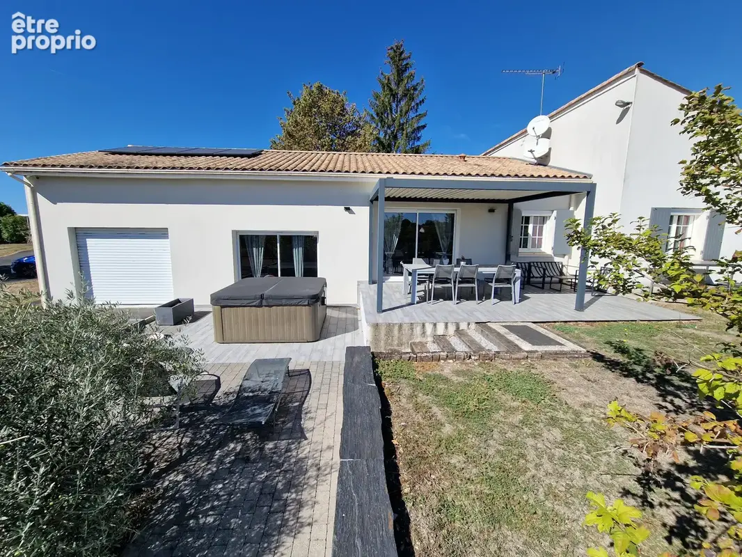 Belle contemporaine avec 4 chambres et 2 garages sur un terrain arboré de 3065m2 - photo 4