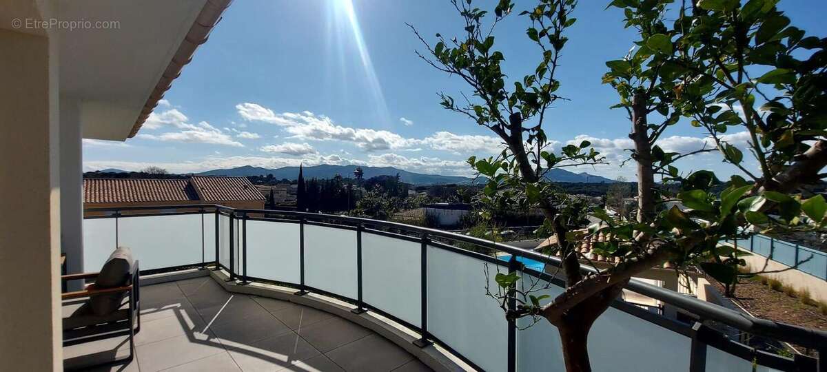 Appartement à PUGET-SUR-ARGENS
