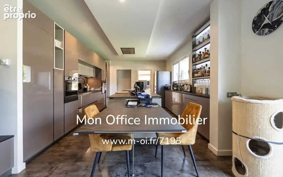Référence : 7195-VCL - Propriété avec deux maisons et dépendance - Vue Sainte-Victoire - 13 015 MIMET - photo 8