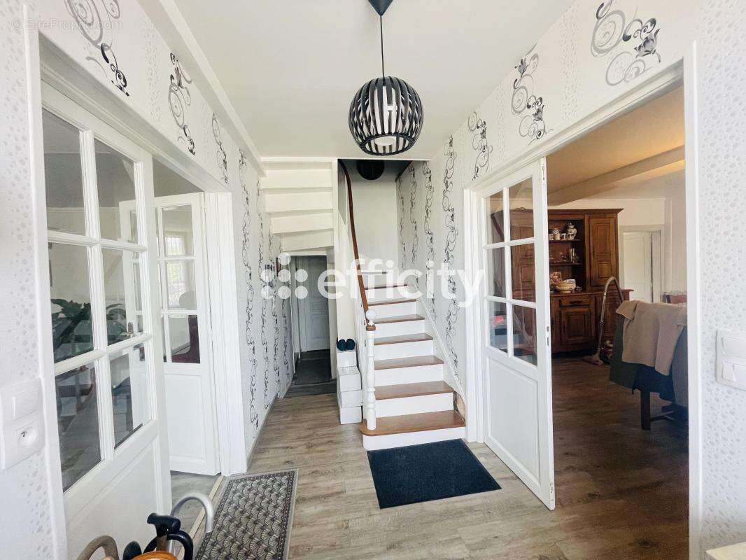 Maison 157 m² à Saint-Germain-De-La-Coudre  - photo 2