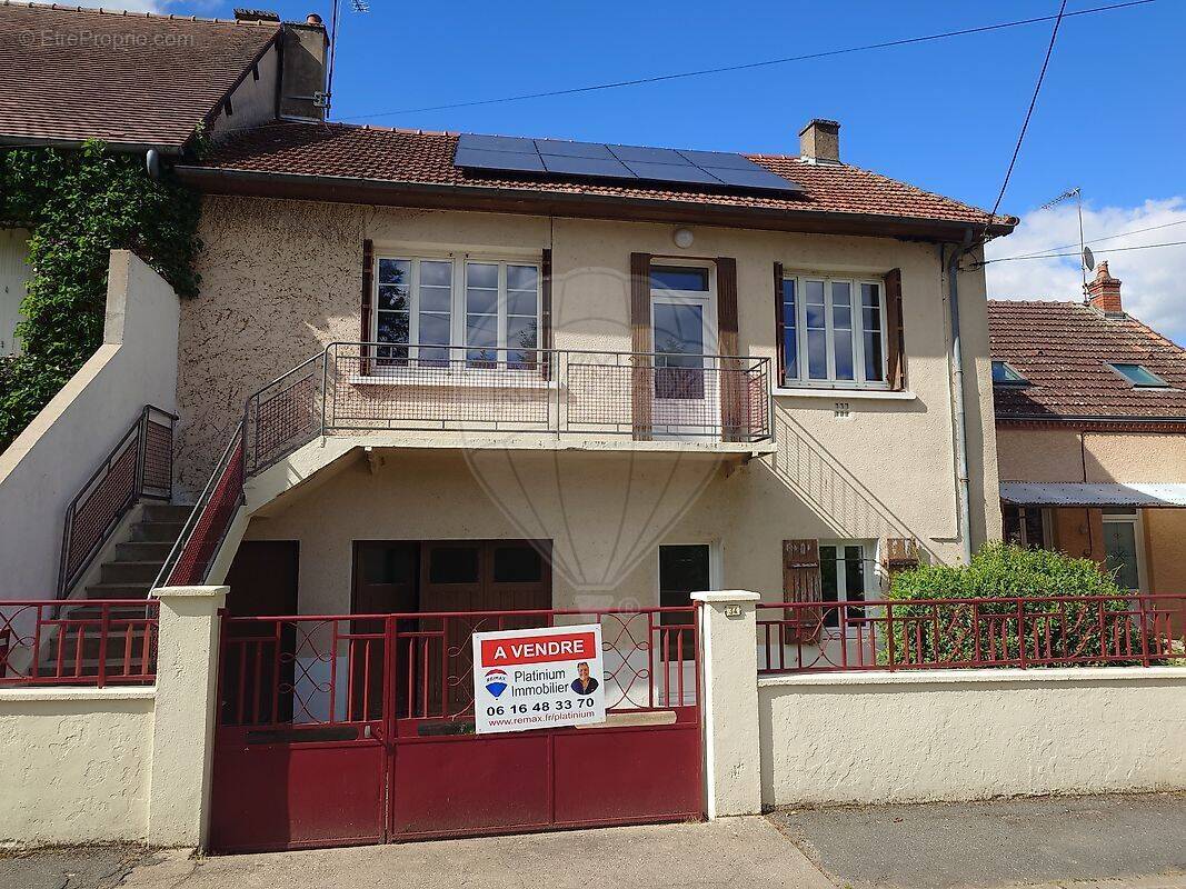 Maison à LUZY